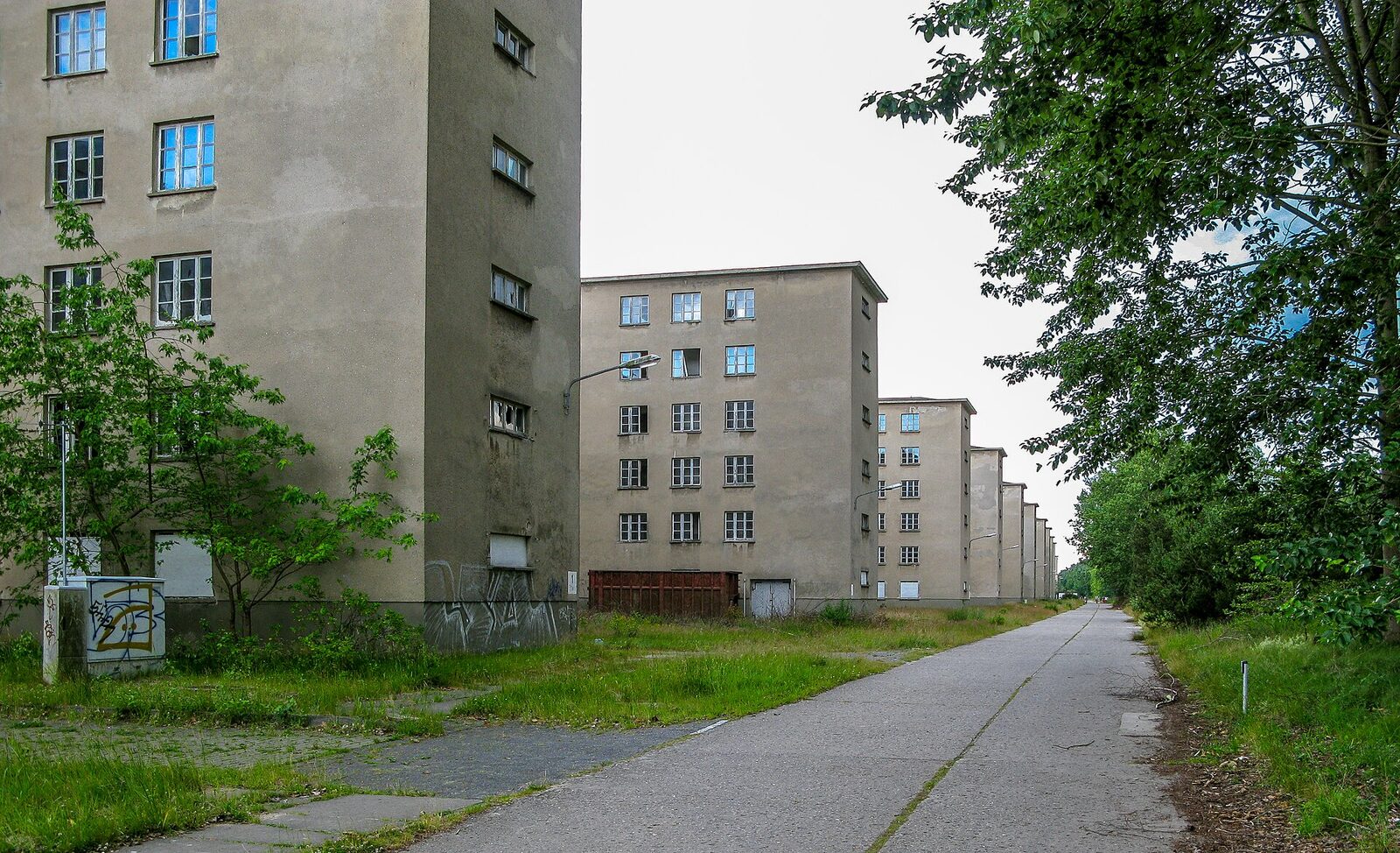 Betonové bloky bývalého nacistického rekreačního komplexu Prora